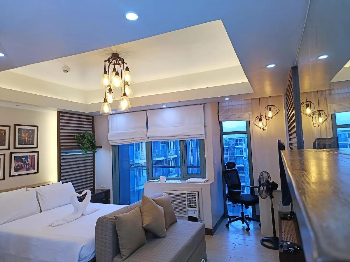 Two Palmtree Villas Across Manila Airport Terminal 3 -Jjrmk Condotel Pasay Philippines